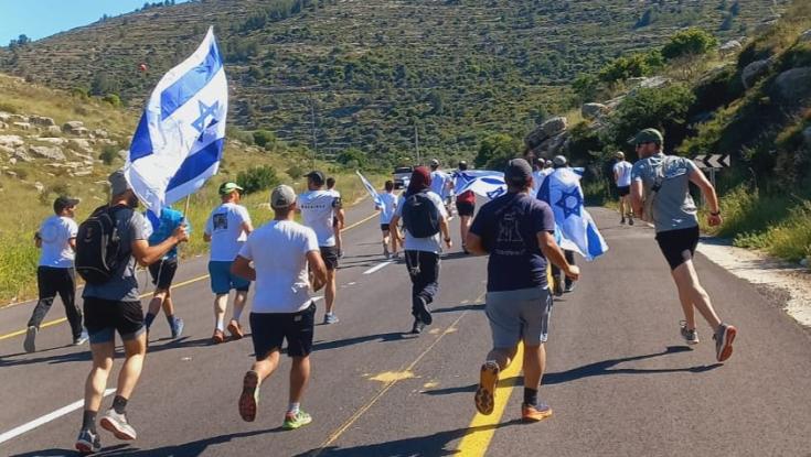 ניצול הפיגוע ברך לצד ראש המועצה: "ברוך שעשה לי נס במקום הזה"
