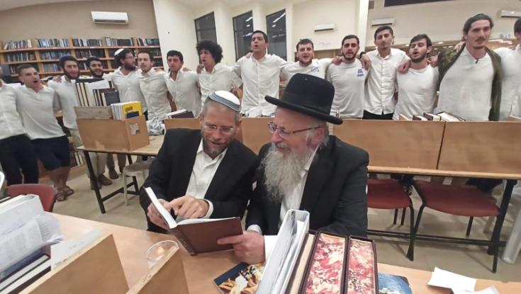 לאחר הלווייתו של יהודה הי"ד: שבת מיוחדת בישיבת איתמר בהשתתפות הרב אליהו