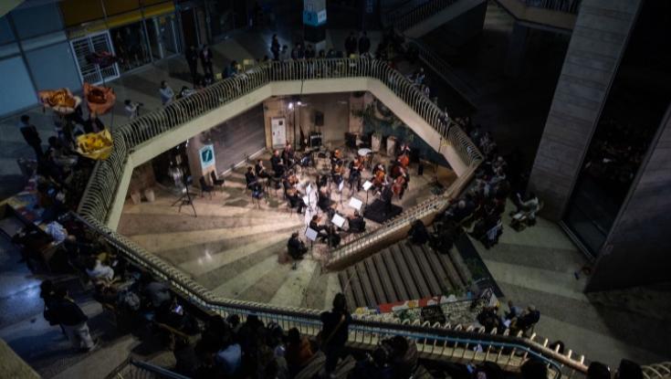צפו: שריפה ועשן סמיך בבניין הירושלמי המוכר והוותיק - אין נפגעים