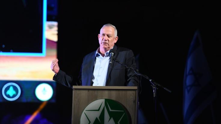 גנץ נגד בנט: "לא הייתי חושף את פעולת המוסד"