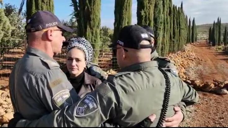 לימור סון הר-מלך הגישה תלונה במח"ש: "השוטר תחב את רגלו לבין רגליה"