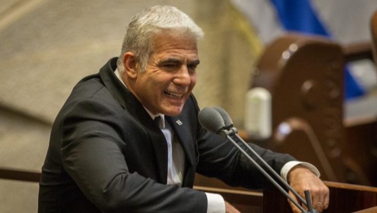 לפיד במליאה: "בן גביר יסיר את התמונה של הרצל ויתלה את התמונה של גולדשטיין?"