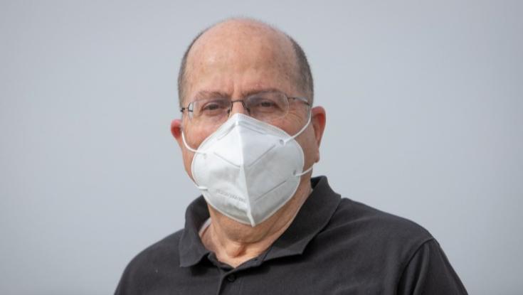 בוגי יעלון מסית? "ממליץ לשוטרים לקרוא את הספר 'ממלאי הפקודות'"