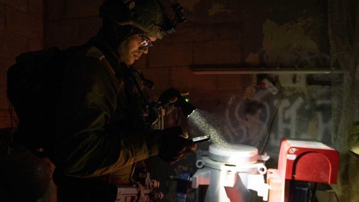 כוחות הביטחון תפסו מטענים במהלך מעצר מחבל על אופנוע