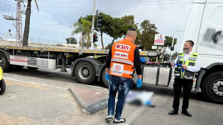 תאונה קטלנית באשדוד: בת 70 נפגעה ממשאית - מותה נקבע במקום