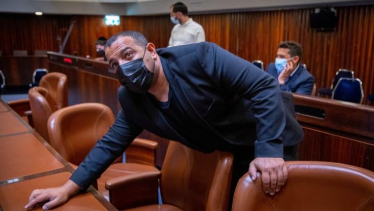 עובר לליכוד? אביר קארה בעד הפלת ממשלת השיתוק והניתוק