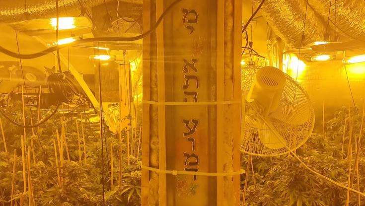 המבדיל בין קודש לחול: מעבדת סמים נמצאה בתוך בית כנסת | צפו