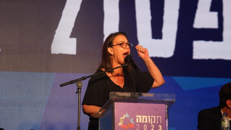 גלית דיסטל בהפגנת הימין: "אנחנו בפתחה של הפיכה משטרית"