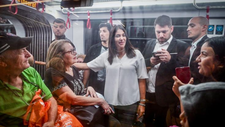 מירי רגב על המפגינים נגדה ברכבת הקלה: "ירדו מהפסים"