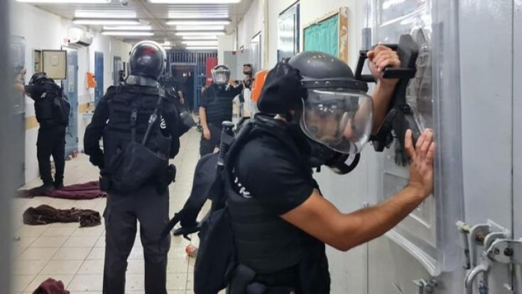 התפרעויות בשני בתי כלא בגלל תנאי החזקתו של ראש ארגון הפשע