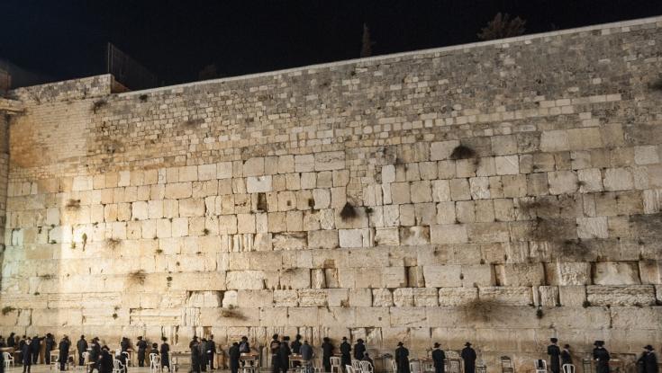 מגישת החדשות והמגיש הטרי הגיעו לסולחה בכותל