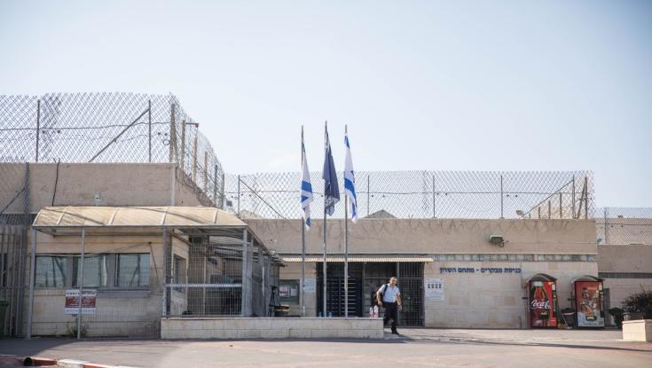 חיילות יפסיקו לשרת באגפים הביטחוניים בבתי הסוהר באופן מיידי