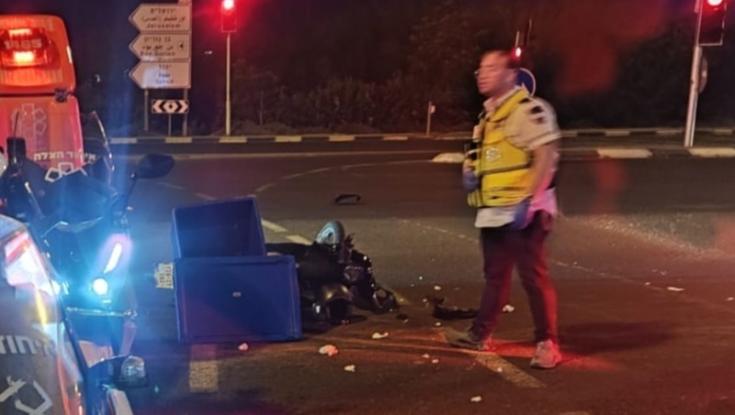 מושב נחלים: שליח פיצה שרכב על קטנוע נפצע בינוני בתאונת דרכים