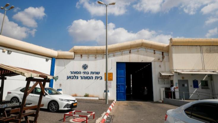 פרשת הסרסור בסוהרות: צה"ל יבחן את השירות מחוץ לצבא