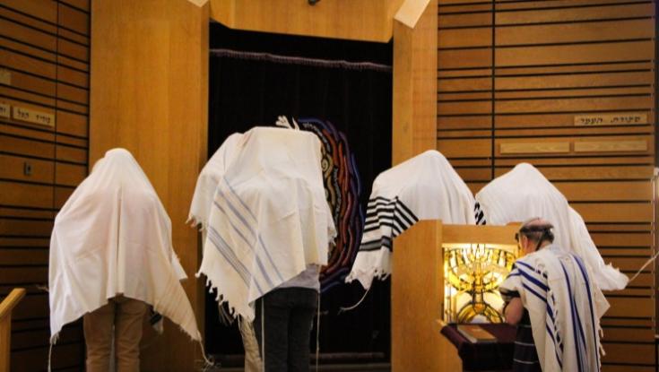 הקבינט הכריע: בתי הכנסת יפתחו בראשון הקרוב, החנויות ימתינו שבוע נוסף
