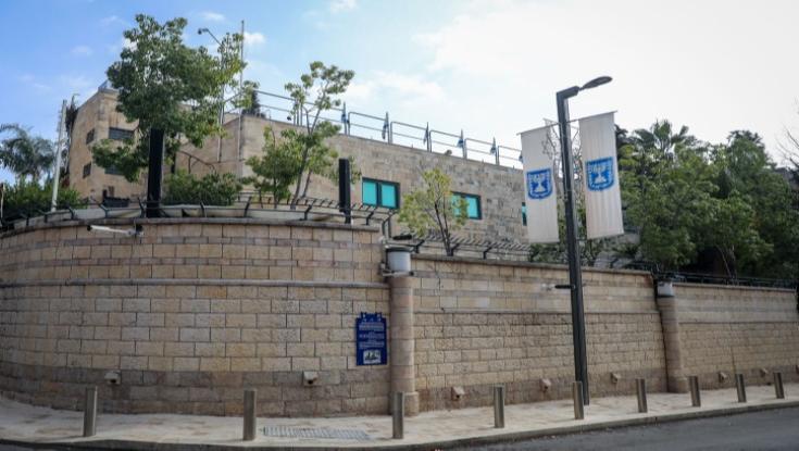 לא עוזב את העיר: למרות ההצהרות לפיד כמעט אינו ישן בירושלים