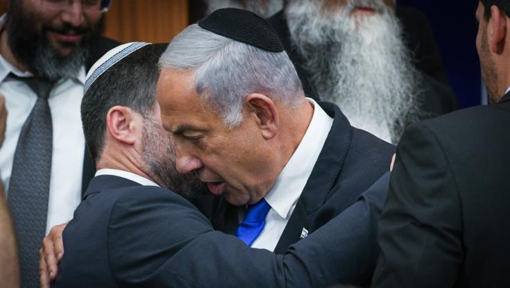 נתניהו נאם, עקץ והתחבק: "הגיע הזמן להפסיק לטפס על העצים"