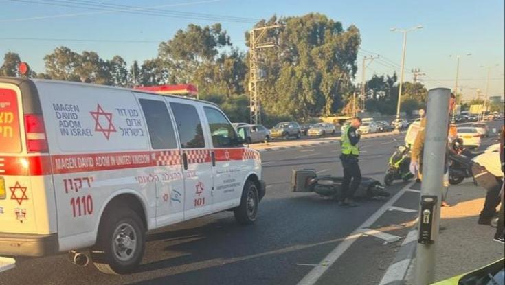 גבר בן 62 נפצע קשה מפגיעת אופנוע סמוך לצומת בית דגן