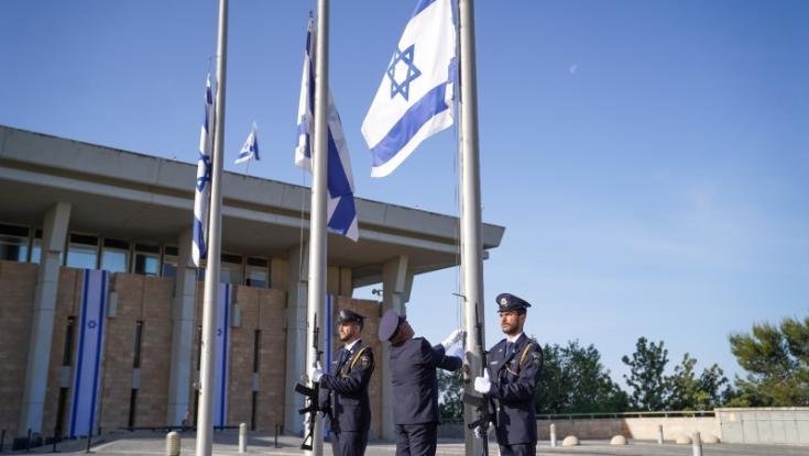 לילה של לוויות: "אנחנו לא נפרדים" | מדינת ישראל ביום אבל לאומי