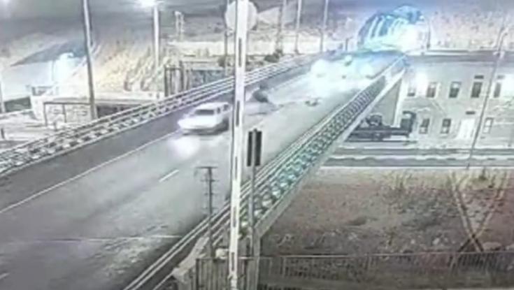 תושב מזרח ירושלים הרים את גלגל האופנוע הקדמי במהלך נסיעה - והתהפך
