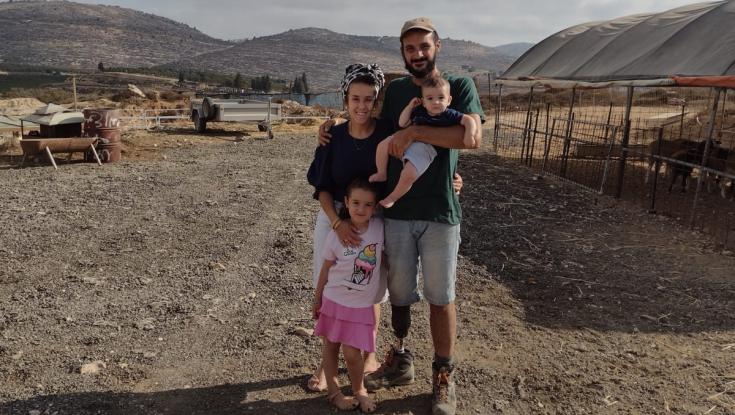 בעקבות הטיולים של מיכאל, פצוע צה"ל: משפחת שמלה עברה לגור בחוות נחל שילה