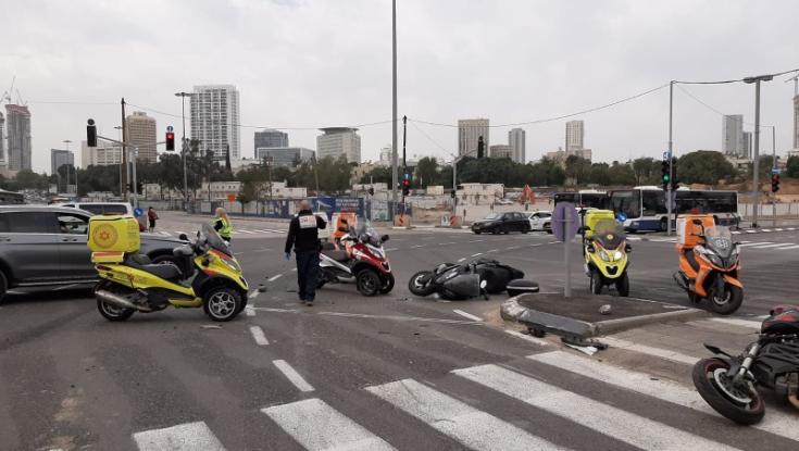 תל אביב: תאונה עם מעורבות שלושה אופנועים ורכב פרטי