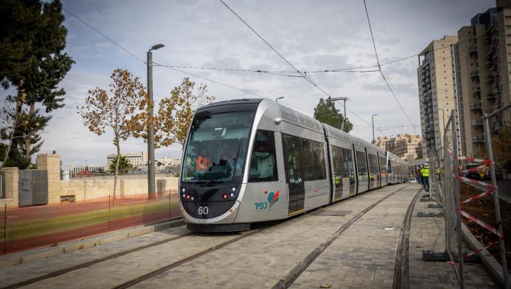באיחור של כמעט שנה: החלו נסיעות מבחן בהארכת הרכבת הקלה בירושלים