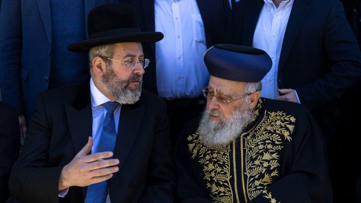 אחרי שהוארכה כהונתם - זו חלוקת העבודה בין הרבנים הראשיים