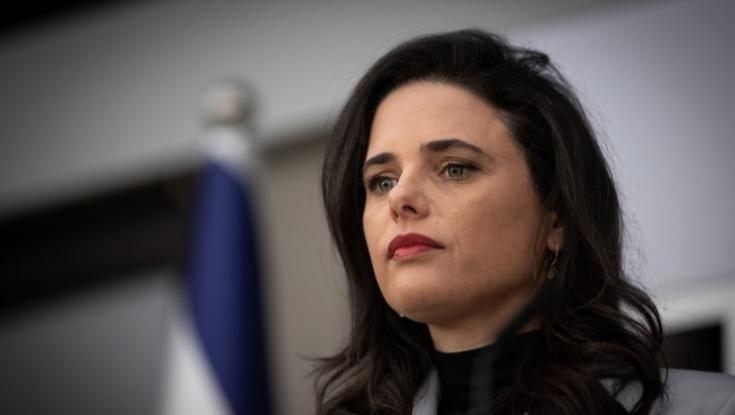 העיתונאי ירד נמוך, שקד תקפה: "את עצמך אתה משפיל"