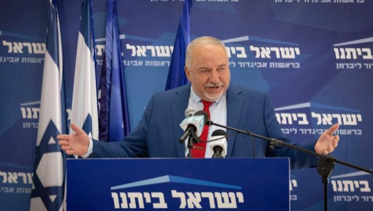 ליברמן הגיש תלונה לנציבות תלונות הציבור על שופטים נגד הרב הראשי
