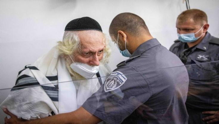 ברלנד מתעמת עם אחת מקורבנותיו | הצצה