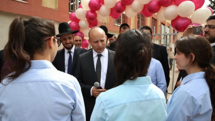 בנט מגיב למתקפה החרדית: "כראש ממשלה, אדאג לציבור החרדי ולעולם התורה"
