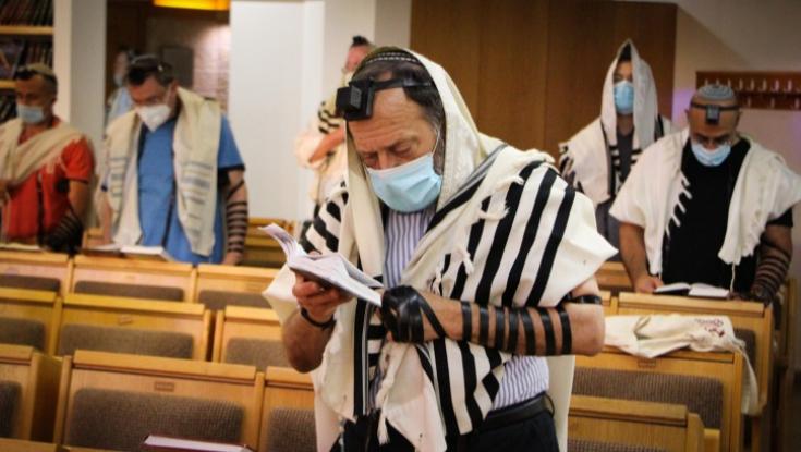 הארגון העולמי של בתי הכנסת ממליץ למתפללים: חיזרו לעטות מסכות