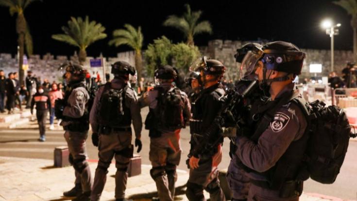 התפרעויות בבירה: ערבים יידו אבנים ובקבוקים לעבר השוטרים | פעילי ימין: "מוות לערבים"