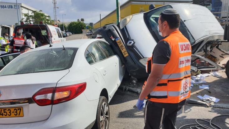 קרית מלאכי: נהג רכב נפצע בינוני ושני נפגעים קל בתאונה