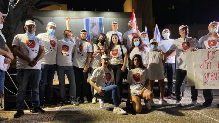 לוחמי צד"ל הפגינו הערב בתל אביב: "שידברו איתנו ולא עלינו"