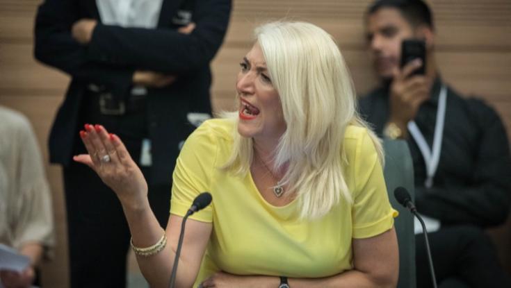 אסנת מארק: "חשוב למצוא נקודת יציאה, אסור להעביר את השרביט לגנץ"