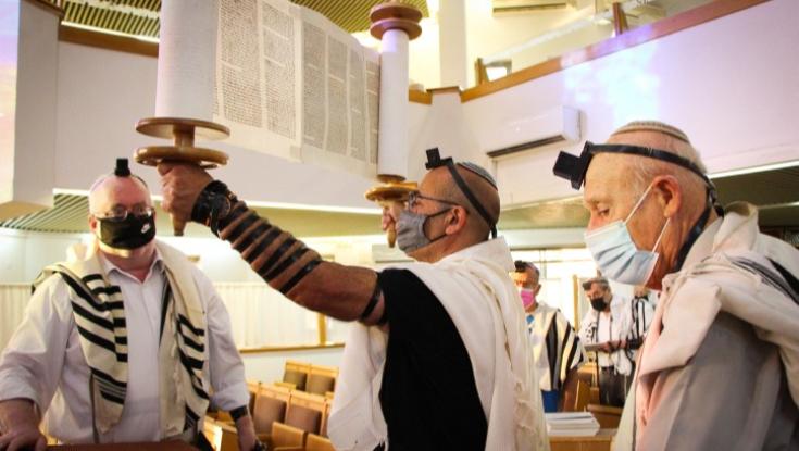 המסכות חוזרות: התפרסמו הנחיות מיוחדות לבתי הכנסת