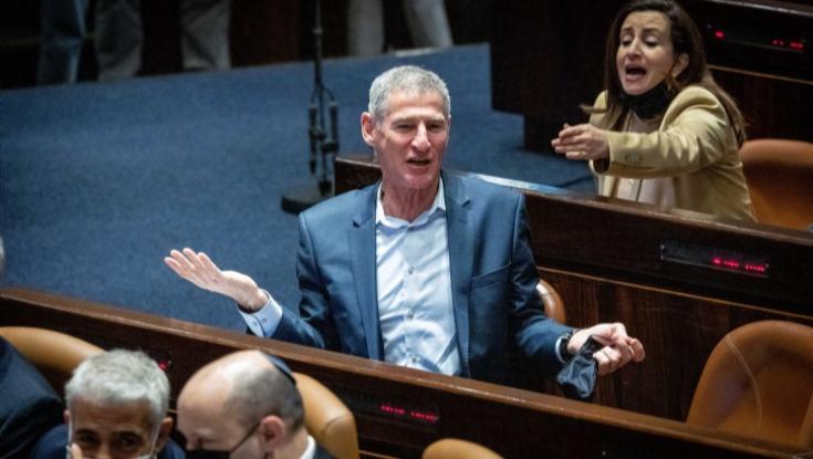 אזרח צעק על יאיר גולן בשידור חי: "עשית מספיק נזק"