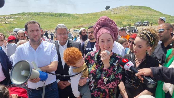 עשרות אלפים צועדים בשומרון נגד הממשלה: "תורידו את הידיים שלכם מחומש"