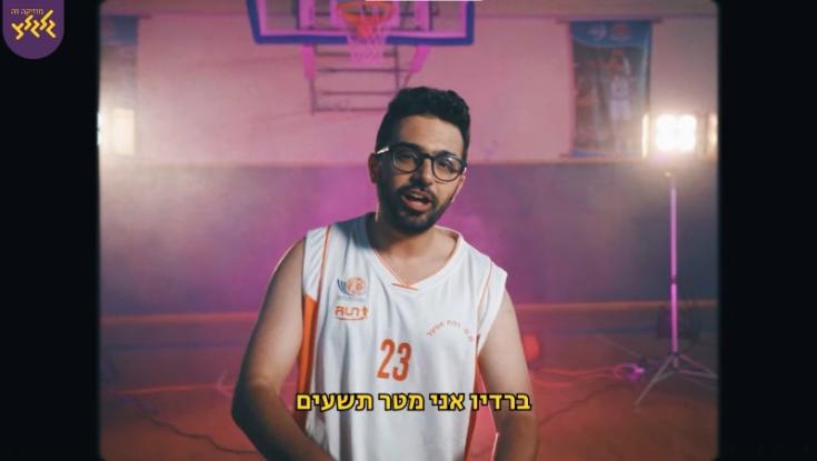 תפס גובה: תום אהרון נחשף לקראת התכנית החדשה בגלגלצ | צפו