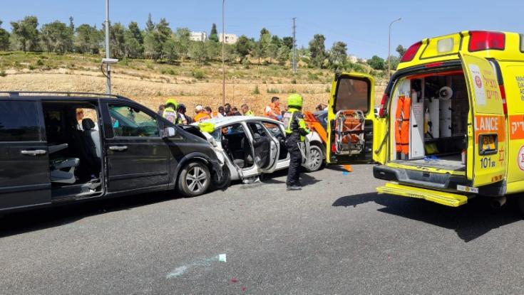5 פצועים בתאונת דרכים בכביש 1 - אחד במצב אנוש