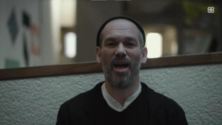 "חופשי כציפור": יונתן רזאל עושה ג'ון לנון