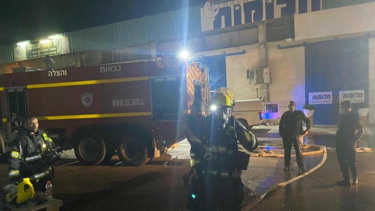 שריפה פרצה במפעל במישור אדומים: הושגה שליטה על האש