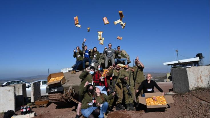 קולה, במבה והמון אהבה: להיות 'ג'וחא' ליום אחד