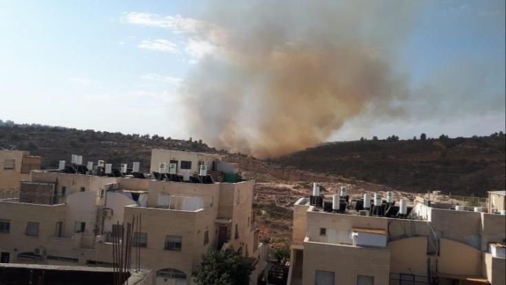 השריפה בבנימין: בתים עולים באש - כפר האורנים פונה