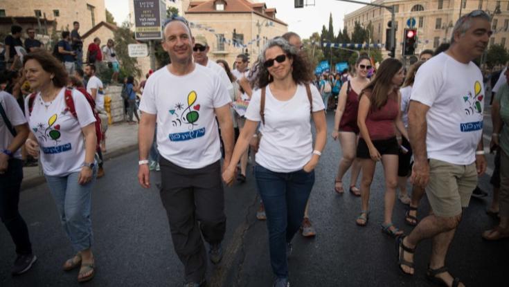 בין מדליקי המשואות: הוריה של שירה בנקי ז"ל ומייסד שלוה