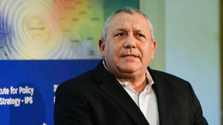 לפיד או גנץ: ההתלבטות של גדי איזנקוט בדרך לפוליטיקה