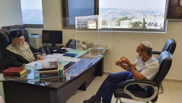 פרופסור גמזו והרב הראשי במכתב משותף נדיר: "מי שמסכן אחרים - חשש רציחה בידו"