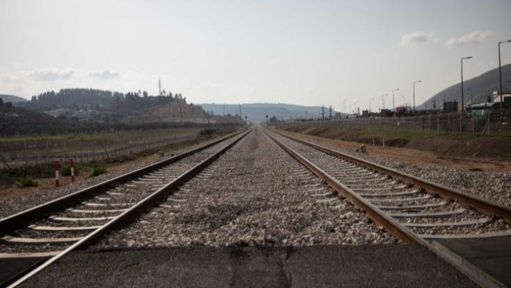 בדואים הניחו סלעים על הפסים - הרכבת בלמה ברגע האחרון